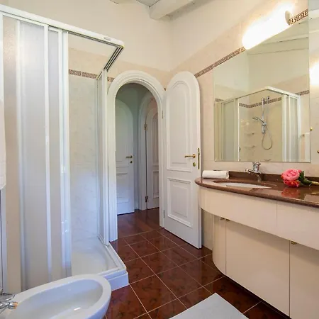 Sleeps 7 Pool Air Con Villa Ossuccio