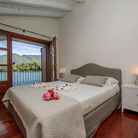 Sleeps 7 Pool Air Con