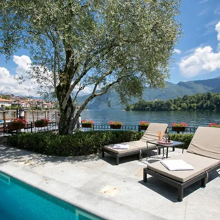Sleeps 7 Pool Air Con