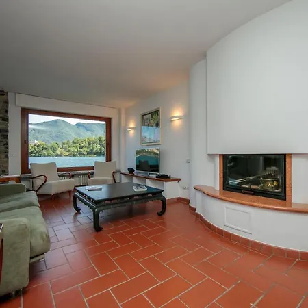 Sleeps 7 Pool Air Con * Ossuccio